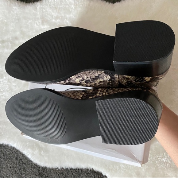 New Steve Madden Snake Leather Chelsea boots - Picture 5 of 6